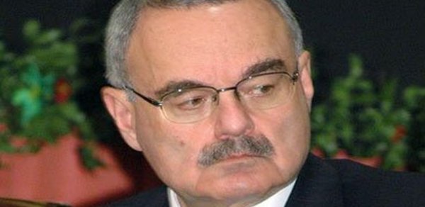 Deputat: Bəlkə də Artur müəllim postunu təhvil vermək istəyir