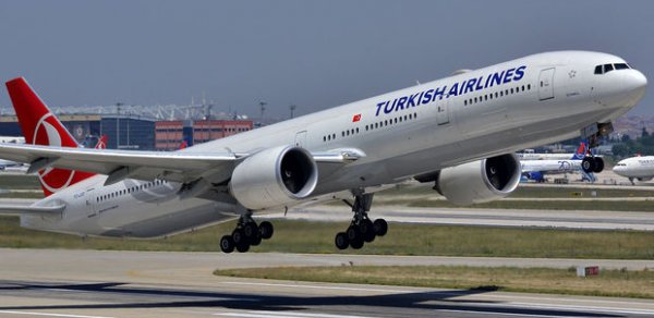 Türkiyə təyyarəsi Bakıda məcburi eniş etdi