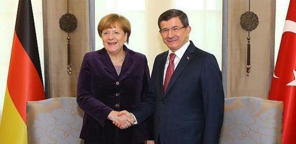 Merkelin Türkiyəyə rəsmi səfəri başladı