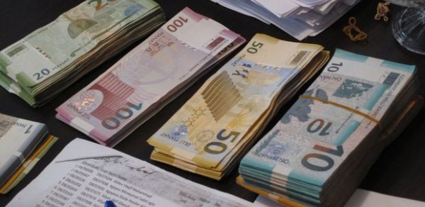 Dolların ucuzlaşması davam edir
