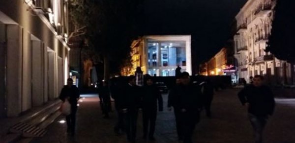 Bakıda işıqlar söndürülür –Qənaət rejimi + Fotolar
