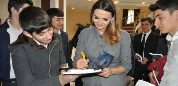 Qənirə Paşayevanın Qarabağ problemi ilə bağlı yeni kitabının təqdimatı olub