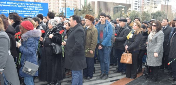 Azərbaycan-Slavyan Gənclər Assosiasiyasının üzvləri “Xocalı” abidəsini ziyarət etdilər - FOTOLAR