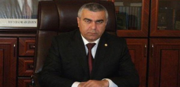 İcra başçısı 5 uşaq anasını məsxərəyə qoydu