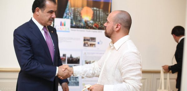 Elmar Vəliyev “100% Gənclər şəhəri” layihəsinin nümayəndələri ilə görüşüb