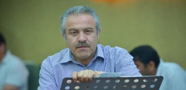 Əməkdar artistin xanımı ərini qısqanıb aktrisayla dalaşdı