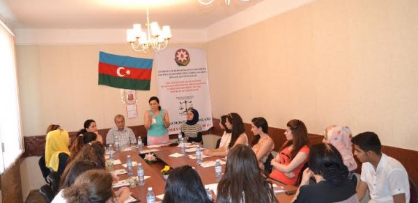 “Ailə məktəbi” kursu Azərbaycandakı boşanmaları müzakirə etdi