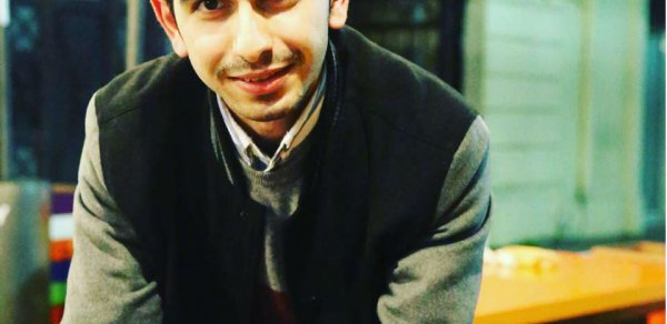 Küçənin ortasında anasını döyənlər!
