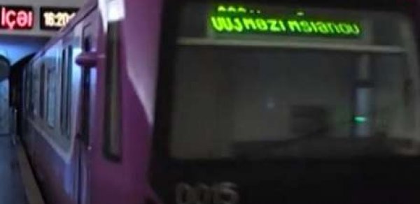 Bakı metrosunda 22 yaşlı hamını qorxuya saldı: sevdiyi qıza görə