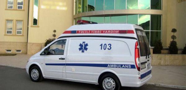 В Баку школьник напал на учителей