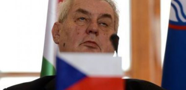 Мигрантов могут выселить на дикий остров