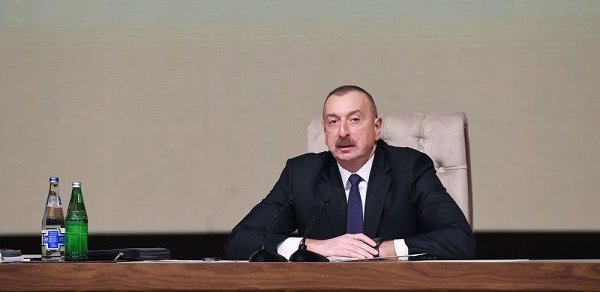 "Siqaret çəkmək bədbəxtlikdir" - İlham Əliyev