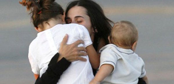 Bakıda ana iki azyaşlı övladı ilə birlikdə itkin düşdü