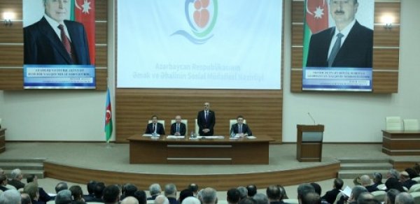 Səlim Müslümov vəzifəli şəxsləri cəzalandırdı