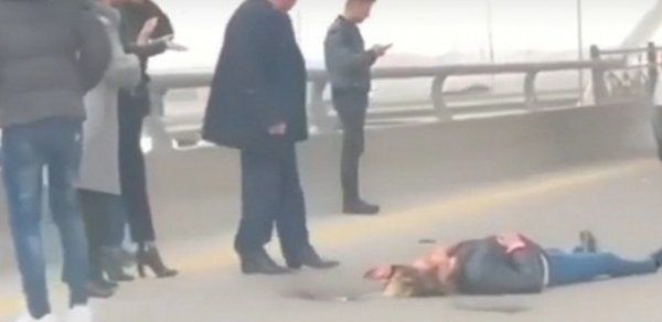 Bakıda özünü körpüdən atan qızın kimliyi bəlli oldu:  "25 yaşı varmış" - VİDEO
