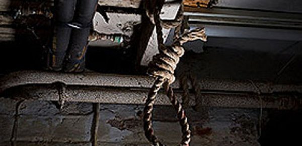 Salyanda 47 yaşlı kişi özünü asdı