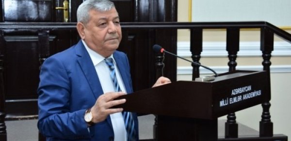 Akademik azərbaycanlı jurnalistləri təhqir etdi: “Küçük, “bezdarnı””