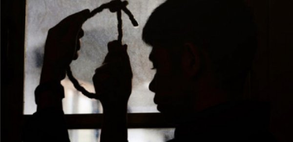Cəlilabadda 22 yaşlı nişanlı oğlan özünü asdı