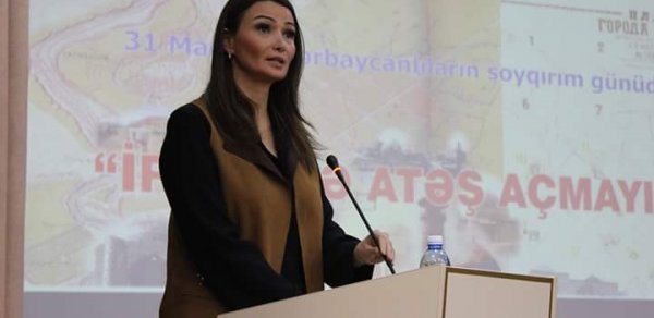 Qənirə Paşayeva Bakı Slavyan Universitetində 31 Mart soyqırımı ilə bağlı çıxış edib