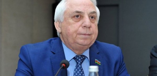 Hadı Rəcəbli: "25 ildir ki, parlamentdəyəm və başımın üstündə də Quran var”