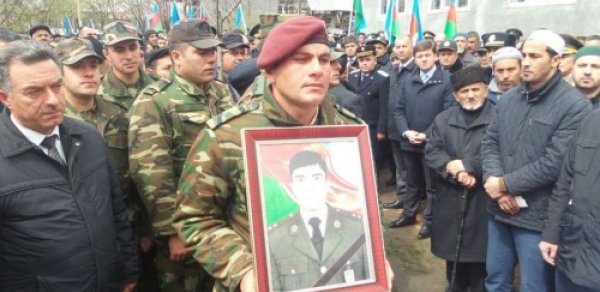İcra hakimiyyəti şəhidin qəbrinə yürüşə icazə vermədi - Şəhid anasından ittihamlar