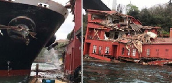 İstanbulda tanker boğaz sahilində yerləşən XVIII əsrə aid saraya çırpılıb - FOTO