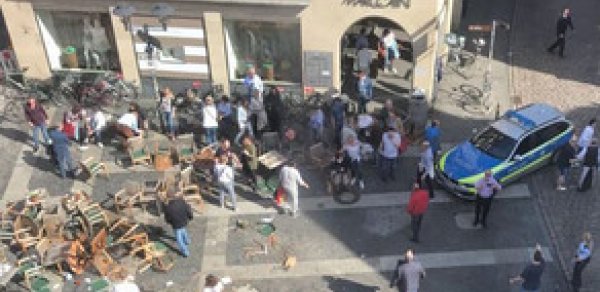 Almaniyada sürücü yük maşınını insanların üzərinə sürüb, 3 nəfər ölüb, 50 yaralı var