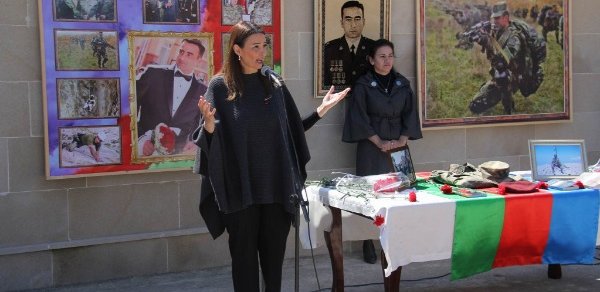 Qənirə Paşayeva gəncləri qəhrəmanlarımızdan örnək almağa çağırıb