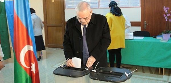 Artur Rasizadə səs verdi - FOTO
