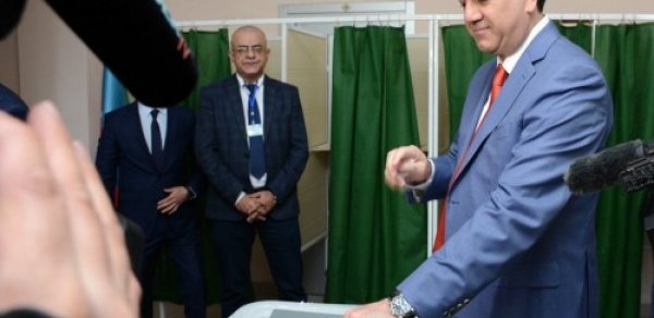 Daha 2 prezidentliyə namizəd səs verdi - FOTO