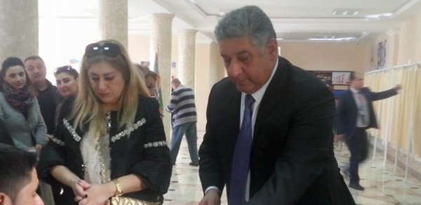 Nazir səsverməyə xanımı ilə birgə gəldi - FOTOLAR
