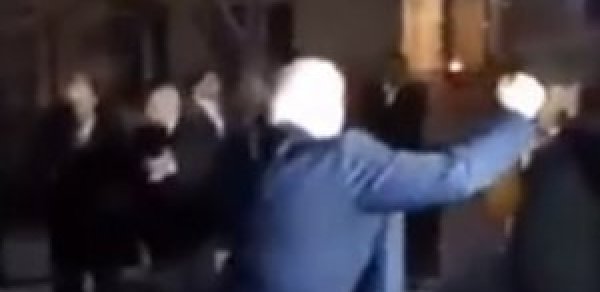 Aşıq oxuyur, deputat Hadı Rəcəbli rəqs edir - VİDEO