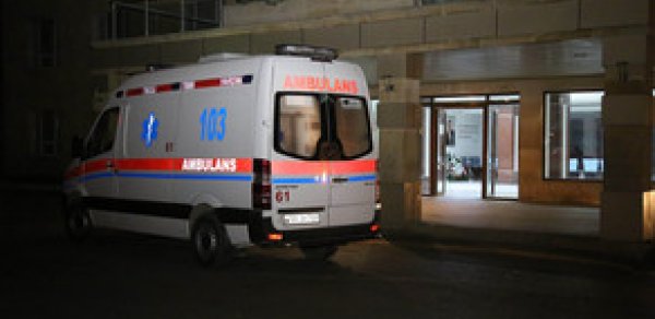 Sumqayıtda orta yaşlı qadın özünü damdan yerə atıb