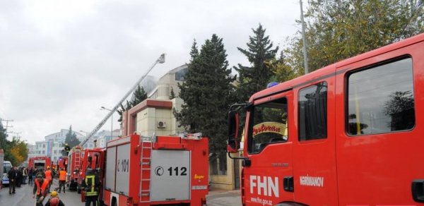 Bakıda ev yanıb, 3 nəfər təxliyə olunub