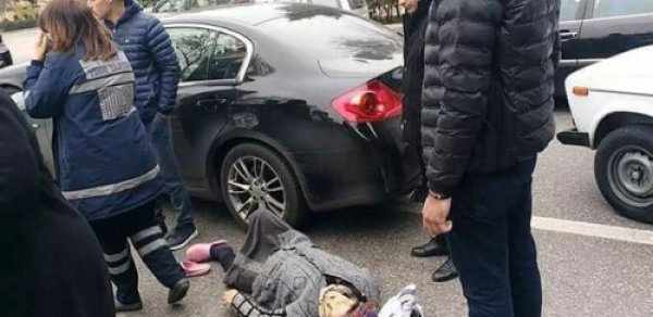 Bakıda daha bir süpürgəçi qadın avtomobillə vuruldu - FOTO