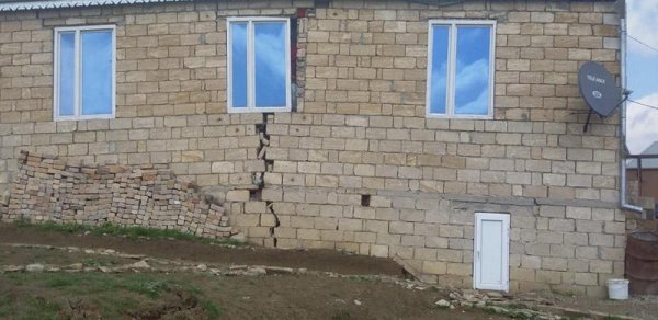 "Sürüşmə zonasında olan bəzi evlərdə hələ də yaşayış var" - Şamaxı RİH