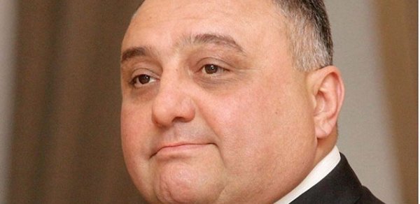 Eldar Mahmudov məhkəməyə verildi - 100 min manatlıq təzminat