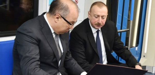 İlham Əliyev yeni metro qatarları ilə tanış oldu - Fotolar