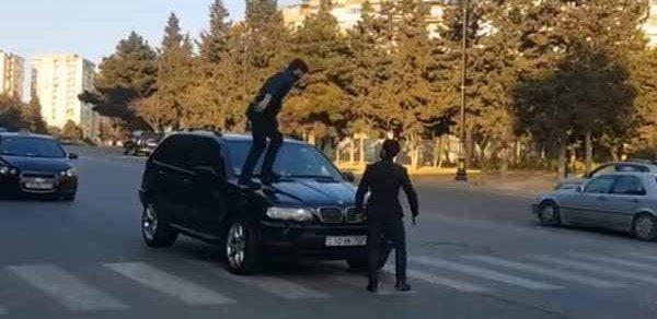 Bakıda qayda pozan sürücülərə fərqli etiraz