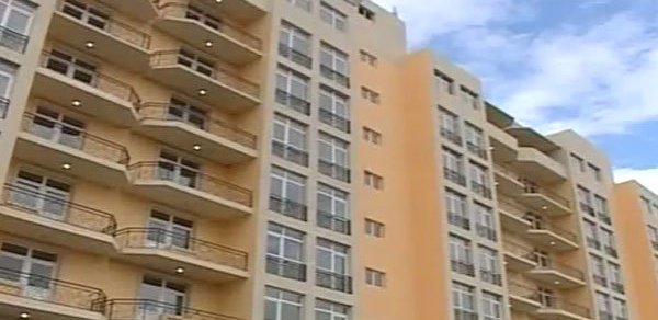 Bakıda yaşlı qadına qarşı inanılmaz fırıldaqlıq: görüntülər kameraya düşüb (VİDEO)
