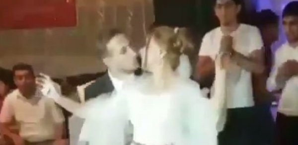 Azərbaycan toyunda biabırçılıq: Sərxoş kişilər qadına hücum etdilər – VİDEO