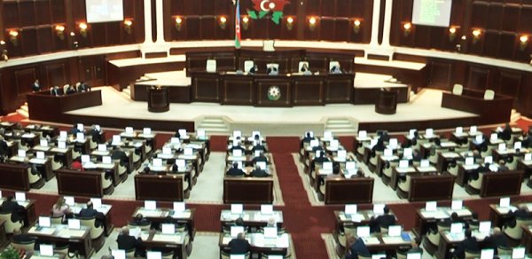 Deputatlar bu gün toplaşır - 20 məsələ müzakirə ediləcək