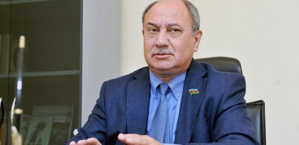 "Pis qoxu gəldiyi üçün mən də metroya minmirəm" – Deputat
