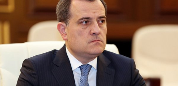 Nazir küçədə 5 min tapıb, sahibinə qaytaran məktəblini təltif etdi