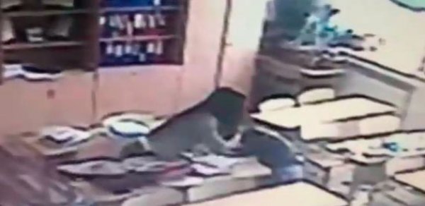 Nazirin işdən çıxardığı müəllim danışdı və video yaydı: Uşağı öz anası da döyüb - VİDEO