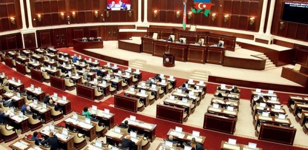 Deputatların maaşları ilə yanaşı, onlara verilən əlavələr də artırılır