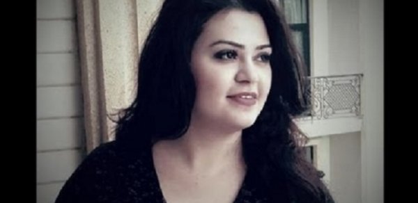 Əməkdar artist canlı yayımda himnimizi səhv oxudu — VİDEO