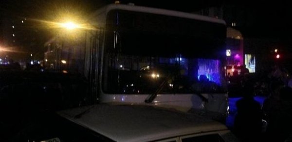 Bakıda sərnişin avtobusu qəza törətdi: sürücü qaçdı – FOTO
