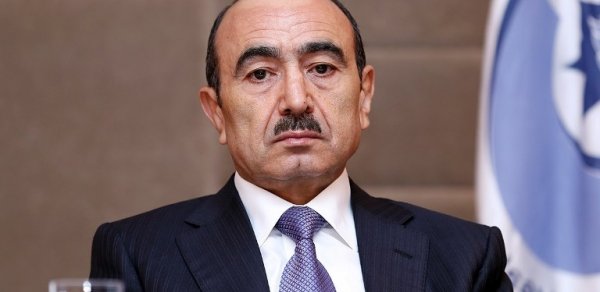Əli Həsənov: “Azərbaycanda sosial şəbəkə istifadəçilərinin sayı 3 milyondan artıqdır”