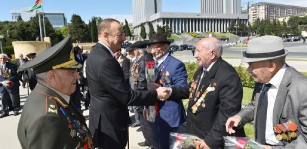Prezident Qələbə Günü ilə bağlı keçirilən mərasimdə iştirak etdi
